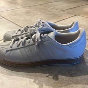 Adidas Superstar.